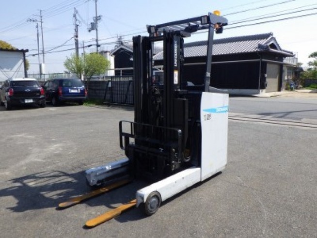 xe-nang-dien-dung-lai-unicarriers-1-5-tan-cu-2016 (1)
