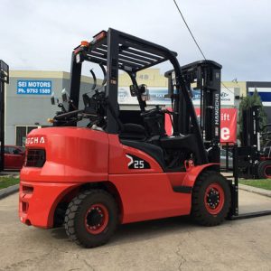 Những lưu ý khi quay xe nâng và xoay đuôi